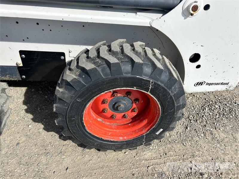 Bobcat 763 لوادر انزلاقية التوجيه