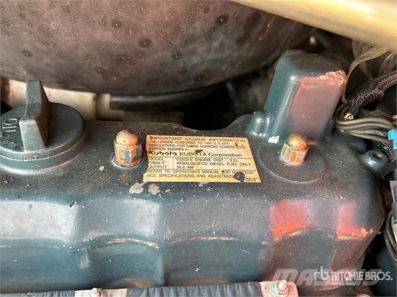 Bobcat 763 لوادر انزلاقية التوجيه