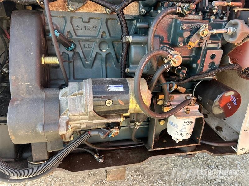 Bobcat 763 لوادر انزلاقية التوجيه