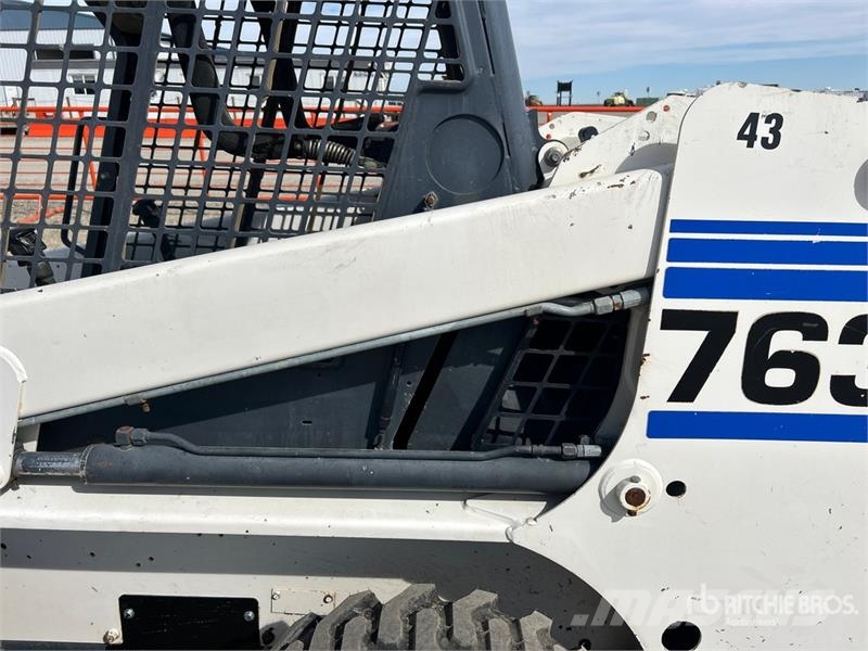 Bobcat 763 لوادر انزلاقية التوجيه
