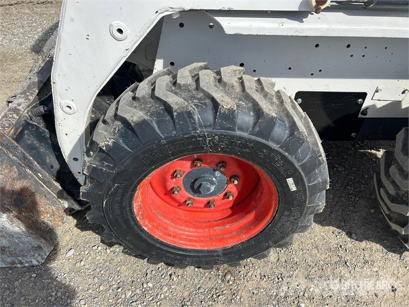 Bobcat 763 لوادر انزلاقية التوجيه