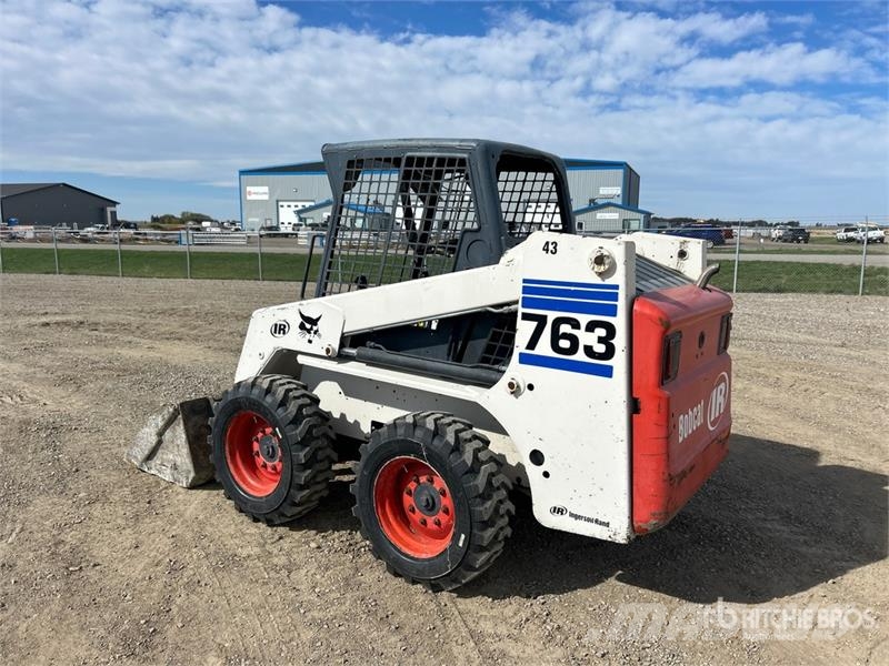 Bobcat 763 لوادر انزلاقية التوجيه
