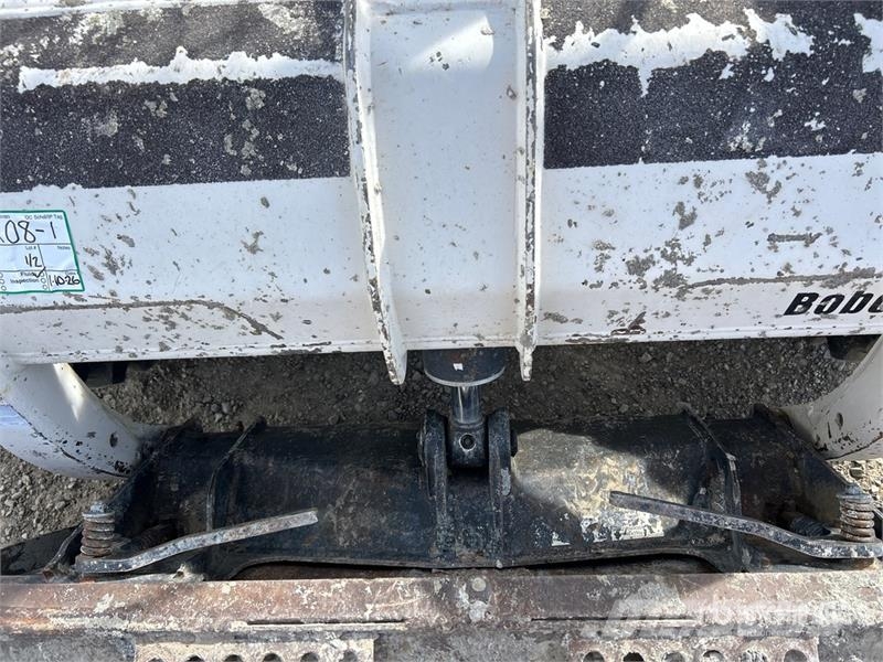 Bobcat 763 لوادر انزلاقية التوجيه