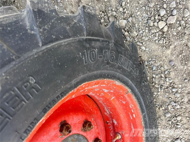 Bobcat 763 لوادر انزلاقية التوجيه