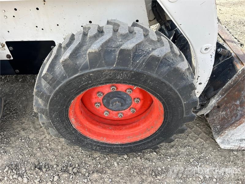 Bobcat 763 لوادر انزلاقية التوجيه