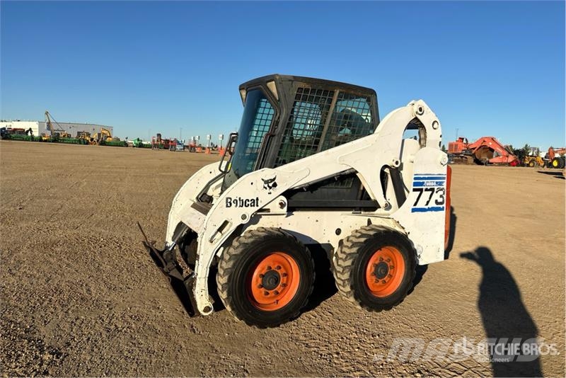 Bobcat 773 Lietoti riteņu kompaktiekrāvēji