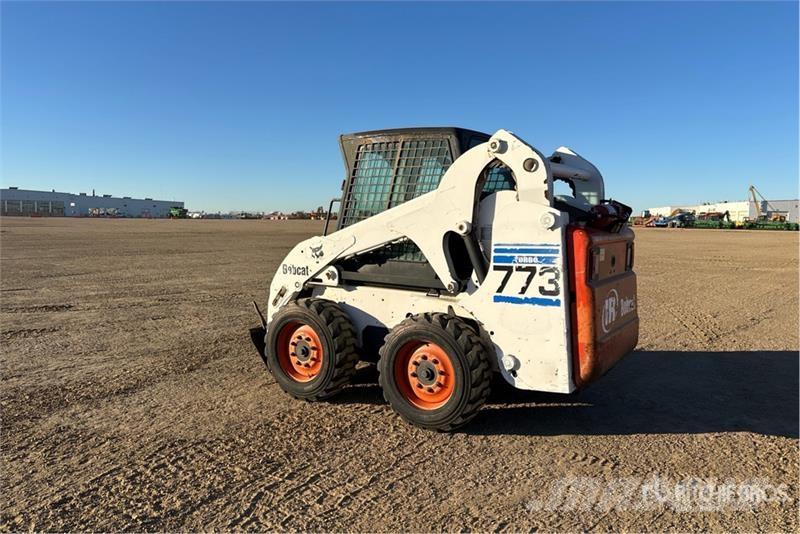 Bobcat 773 Lietoti riteņu kompaktiekrāvēji