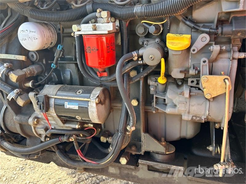 Bobcat 873 لوادر انزلاقية التوجيه