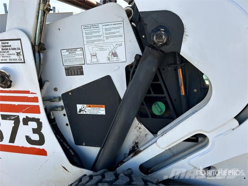 Bobcat 873 لوادر انزلاقية التوجيه