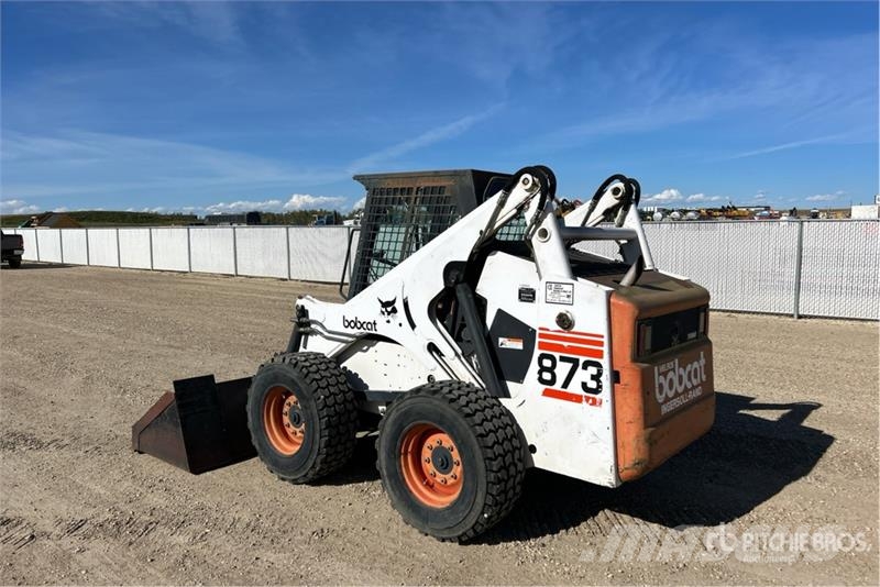 Bobcat 873 لوادر انزلاقية التوجيه