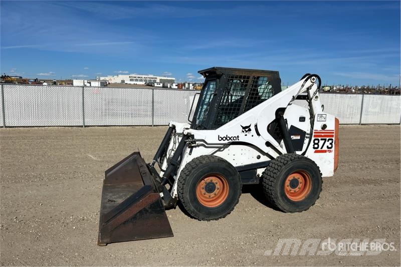 Bobcat 873 لوادر انزلاقية التوجيه