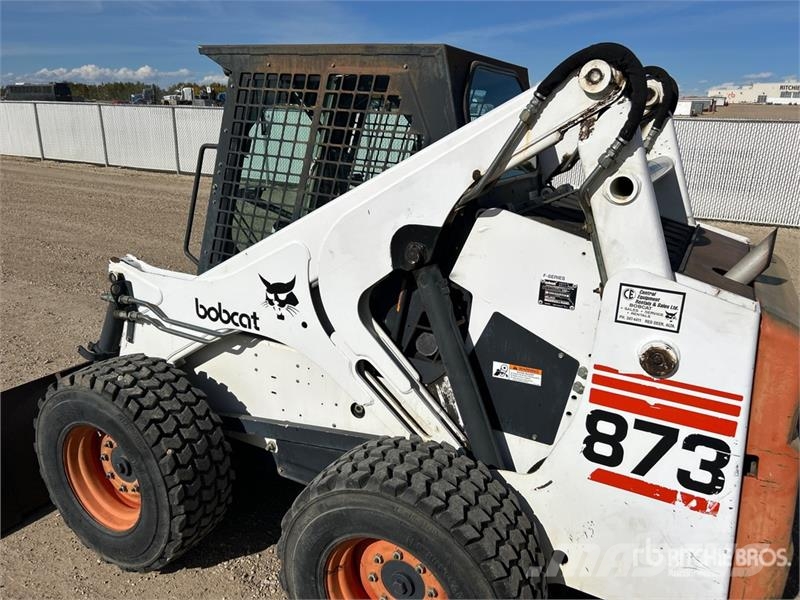 Bobcat 873 لوادر انزلاقية التوجيه