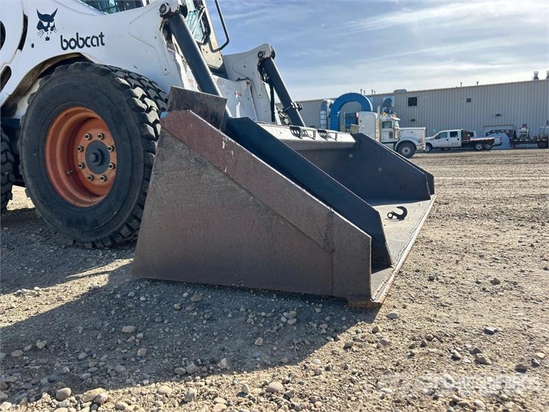 Bobcat 873 لوادر انزلاقية التوجيه