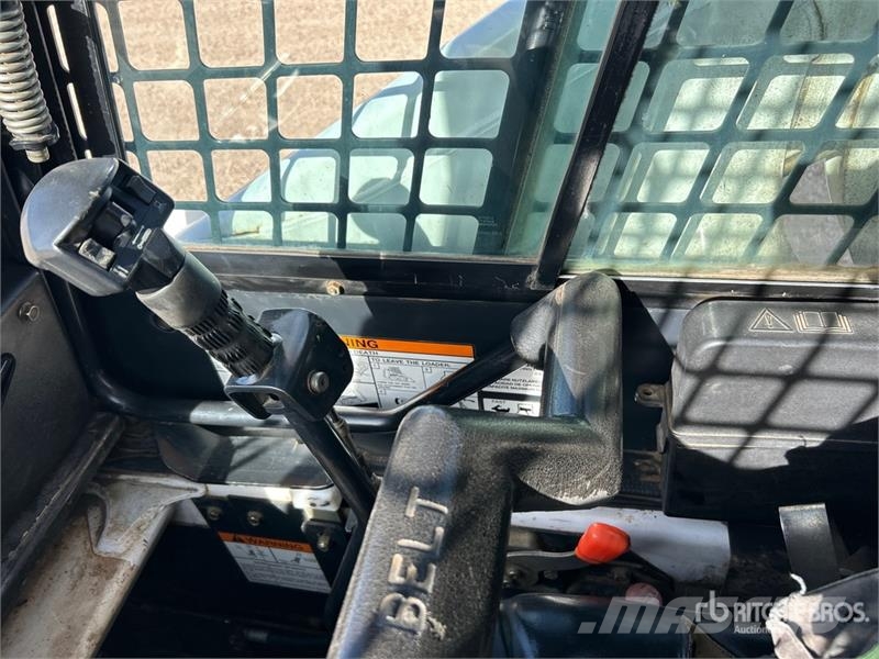Bobcat 873 لوادر انزلاقية التوجيه