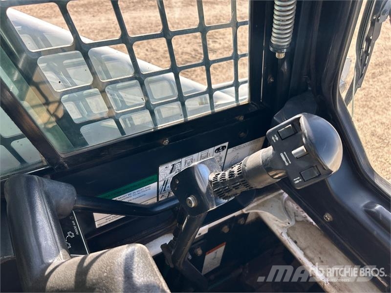 Bobcat 873 لوادر انزلاقية التوجيه