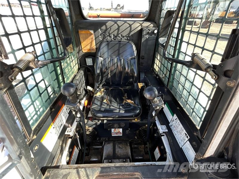 Bobcat 873 لوادر انزلاقية التوجيه