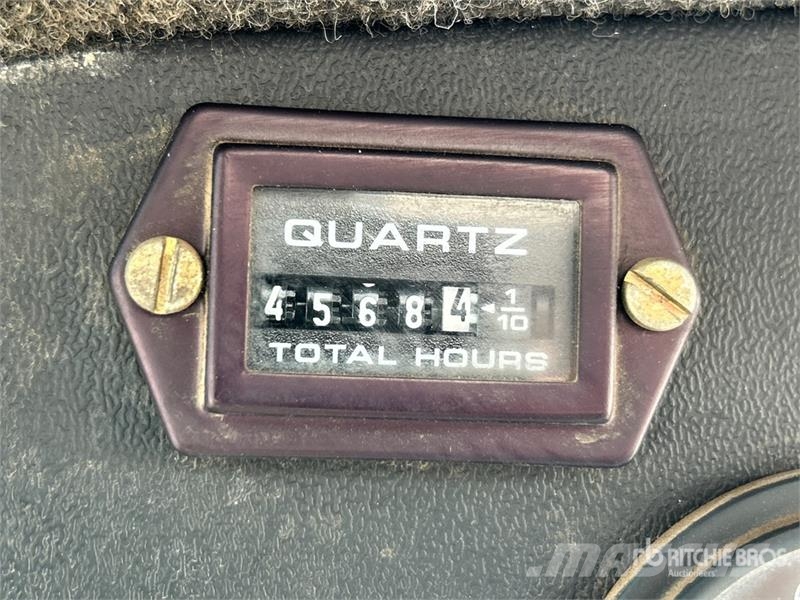 Bobcat 873 لوادر انزلاقية التوجيه