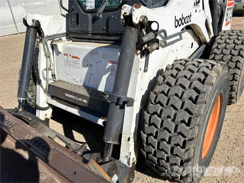 Bobcat 873 لوادر انزلاقية التوجيه
