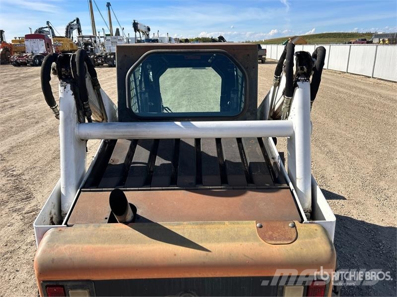 Bobcat 873 لوادر انزلاقية التوجيه