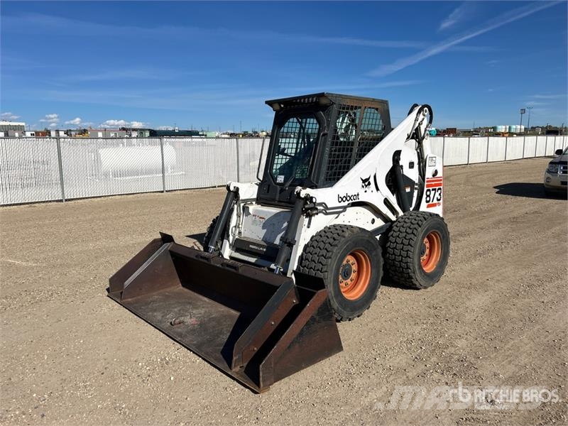 Bobcat 873 لوادر انزلاقية التوجيه