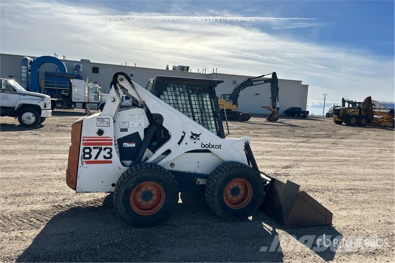 Bobcat 873 لوادر انزلاقية التوجيه