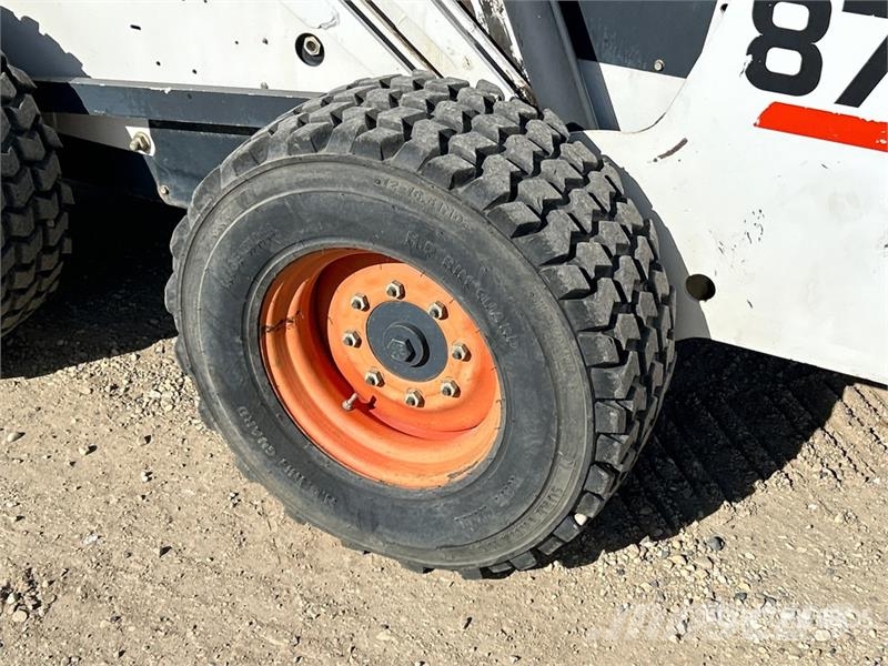 Bobcat 873 لوادر انزلاقية التوجيه