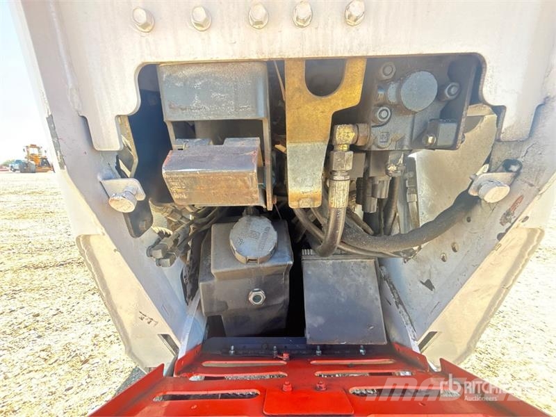 Bobcat MT55 Lietoti riteņu kompaktiekrāvēji