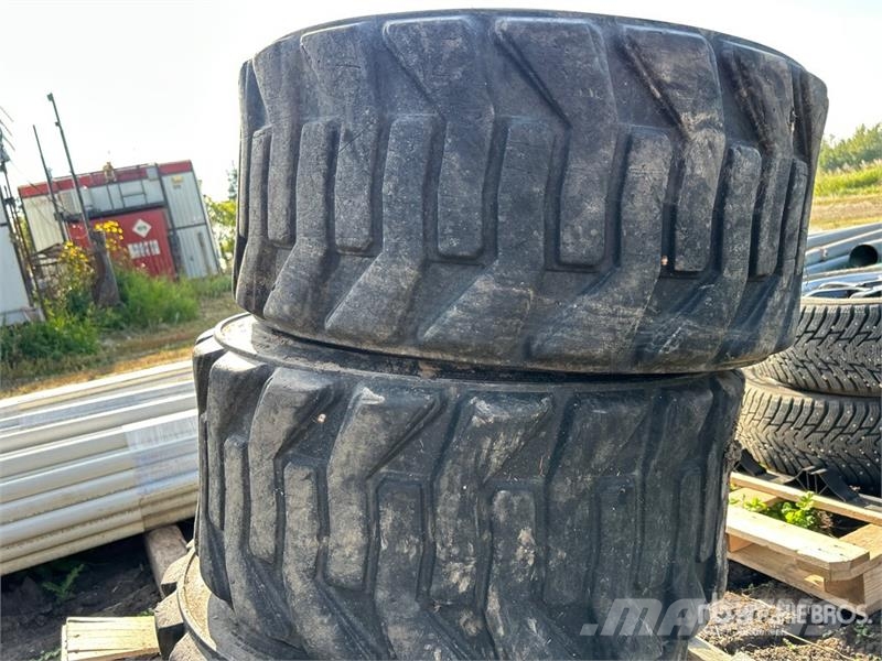 Bobcat of (3) Bobcat 31x12-15.6 Tires Ruedas