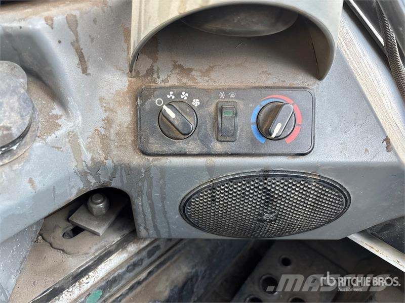Bobcat S510 لوادر انزلاقية التوجيه