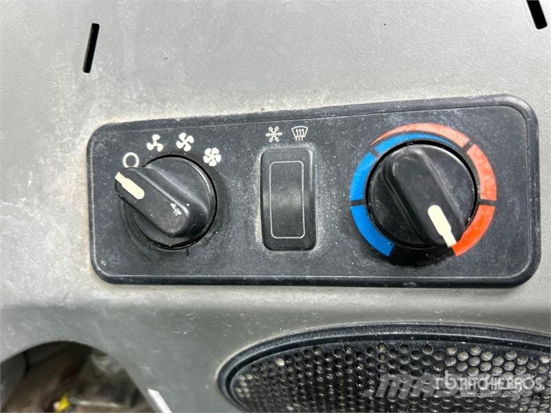 Bobcat S570 Міні-навантажувачі