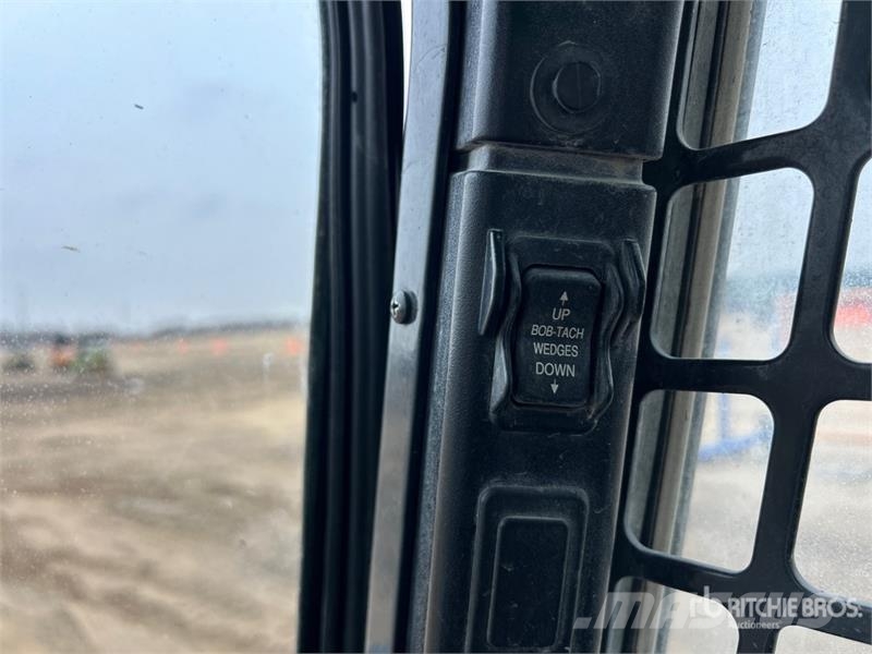 Bobcat S570 Міні-навантажувачі