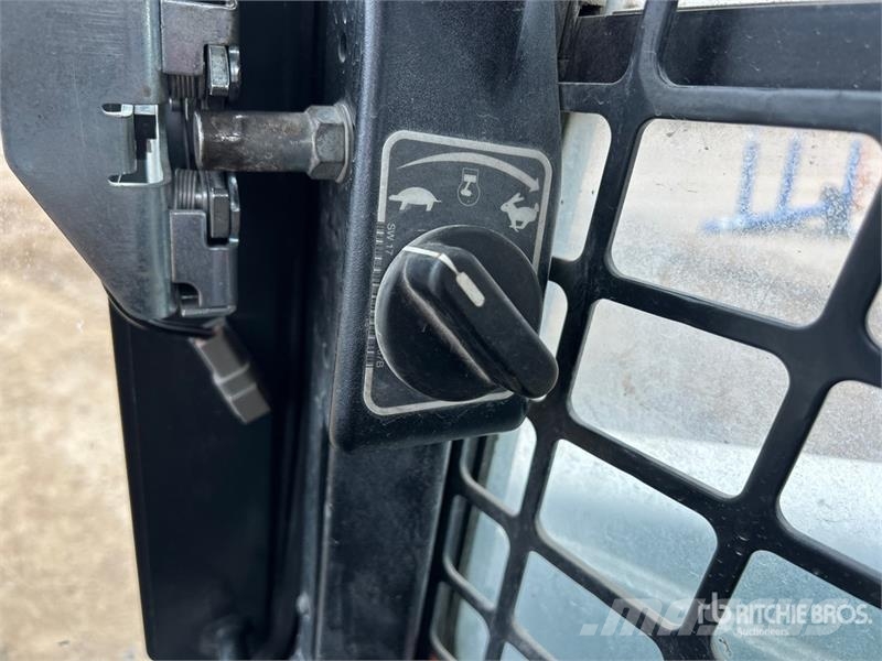 Bobcat S570 Міні-навантажувачі
