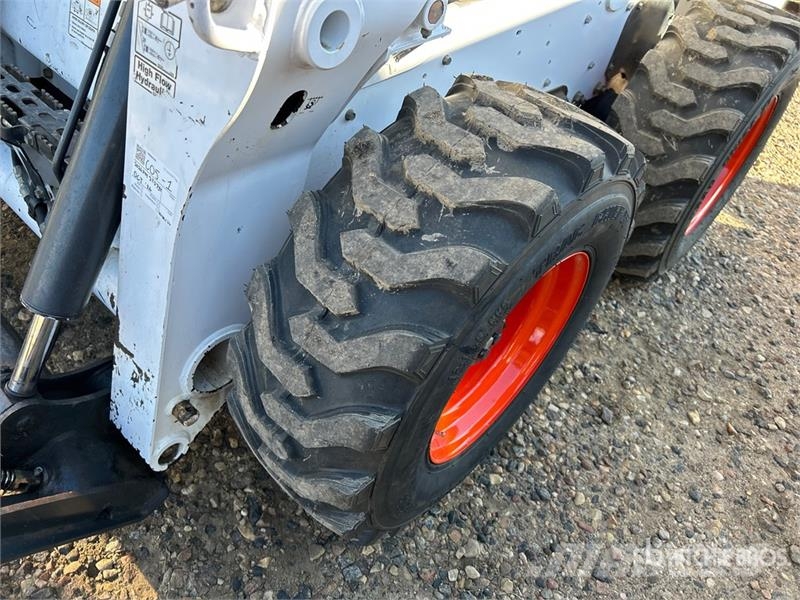 Bobcat S650 لوادر انزلاقية التوجيه