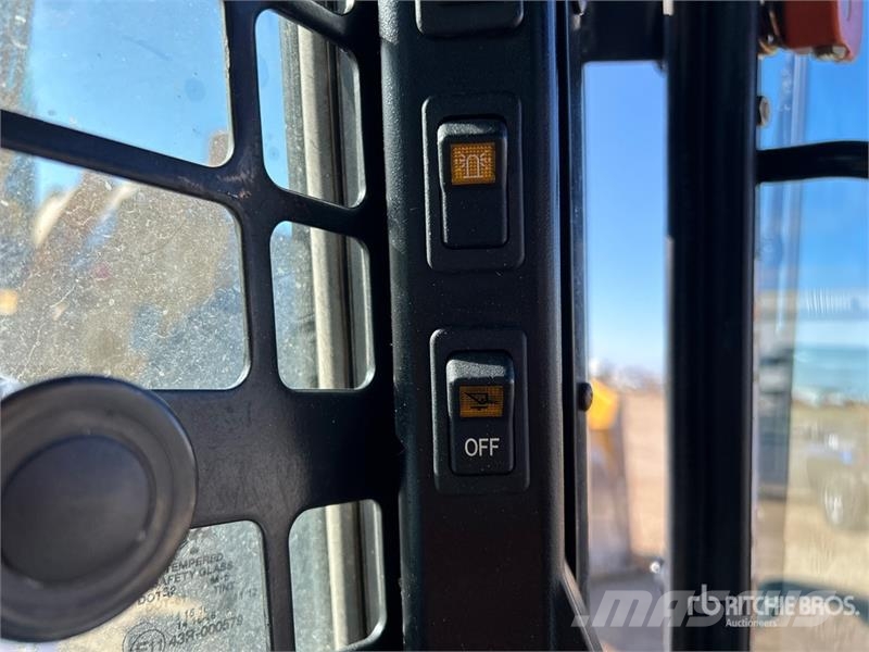 Bobcat S650 لوادر انزلاقية التوجيه