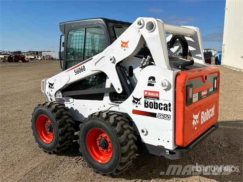Bobcat S650 لوادر انزلاقية التوجيه
