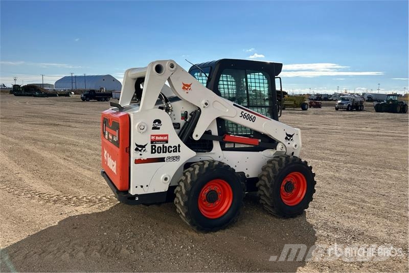 Bobcat S650 لوادر انزلاقية التوجيه