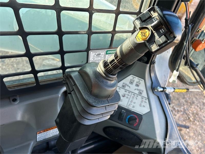 Bobcat S650 لوادر انزلاقية التوجيه