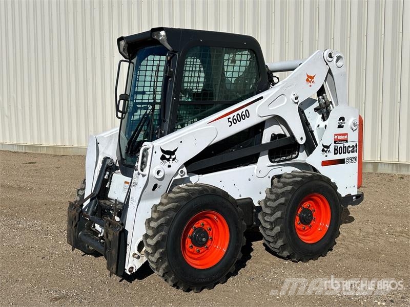 Bobcat S650 لوادر انزلاقية التوجيه