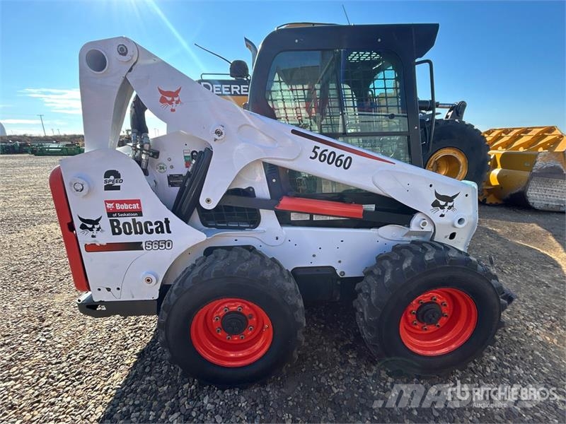 Bobcat S650 لوادر انزلاقية التوجيه