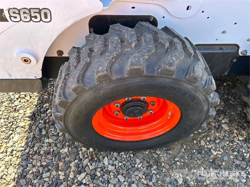 Bobcat S650 لوادر انزلاقية التوجيه