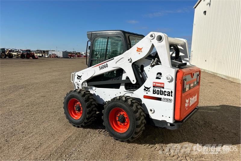 Bobcat S650 لوادر انزلاقية التوجيه