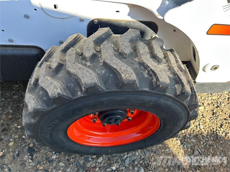 Bobcat S650 لوادر انزلاقية التوجيه