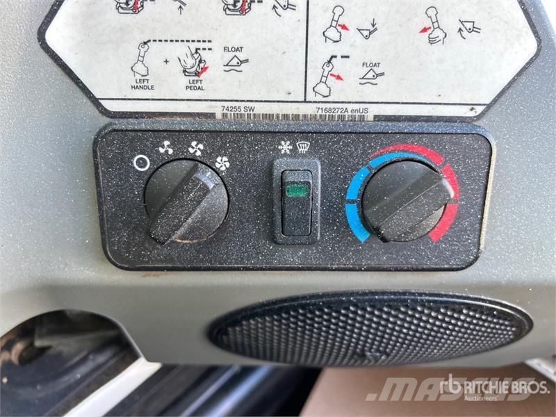 Bobcat S650 لوادر انزلاقية التوجيه