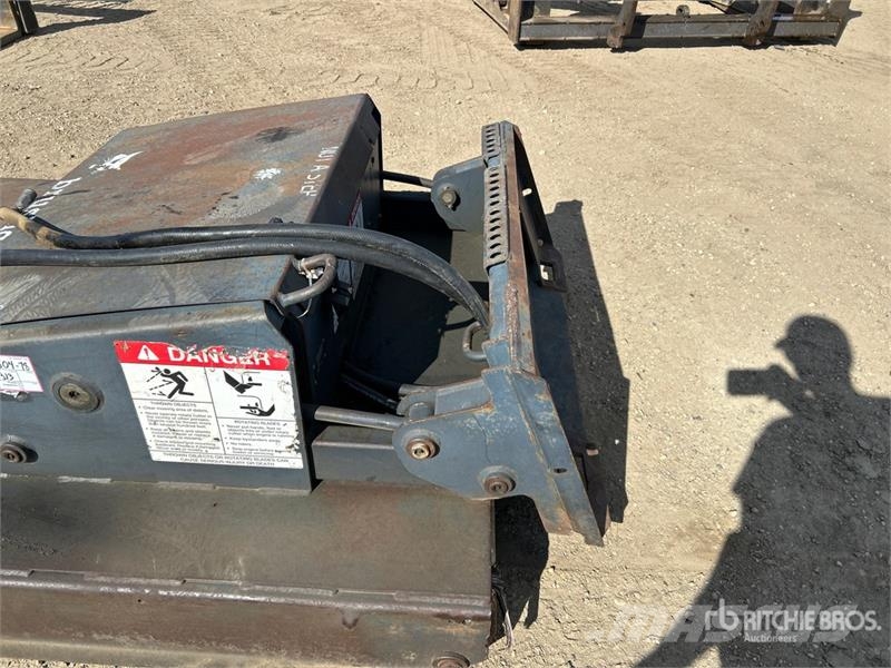 Bobcat SC4072 60 in Skid Steer Brush Cutter Tondeuses tractées