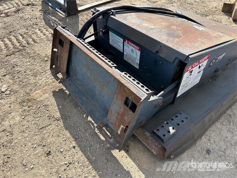Bobcat SC4072 60 in Skid Steer Brush Cutter Tondeuses tractées