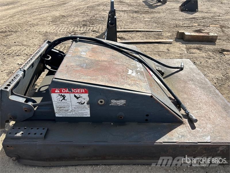 Bobcat SC4072 60 in Skid Steer Brush Cutter Tondeuses tractées