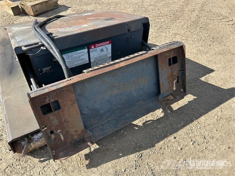 Bobcat SC4072 60 in Skid Steer Brush Cutter Tondeuses tractées
