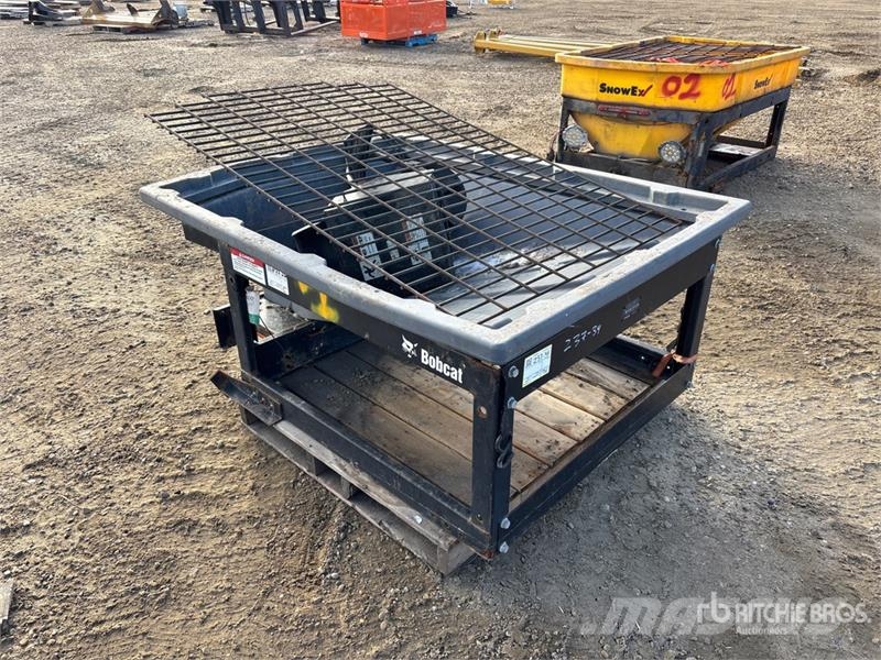 Bobcat SP12 4 ft x 5 ft 4 in Sander معدات البناء - غير ذلك