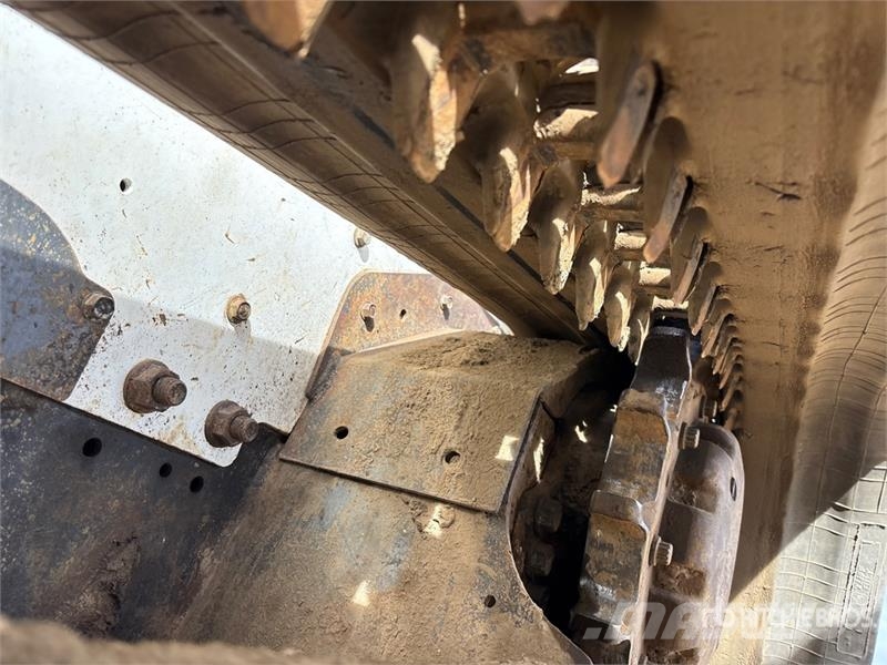 Bobcat T740 لوادر انزلاقية التوجيه