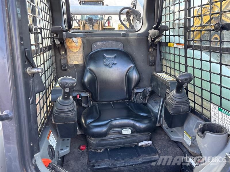 Bobcat T770 لوادر انزلاقية التوجيه
